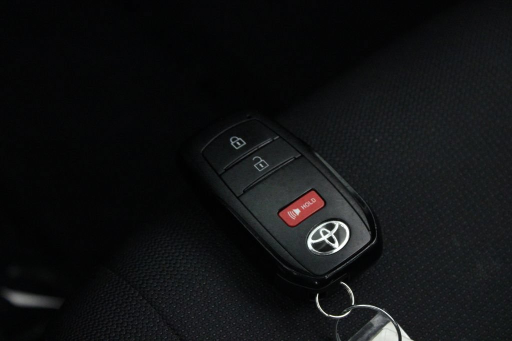 Used 2024 Toyota Corolla Cross LE FWD image 27