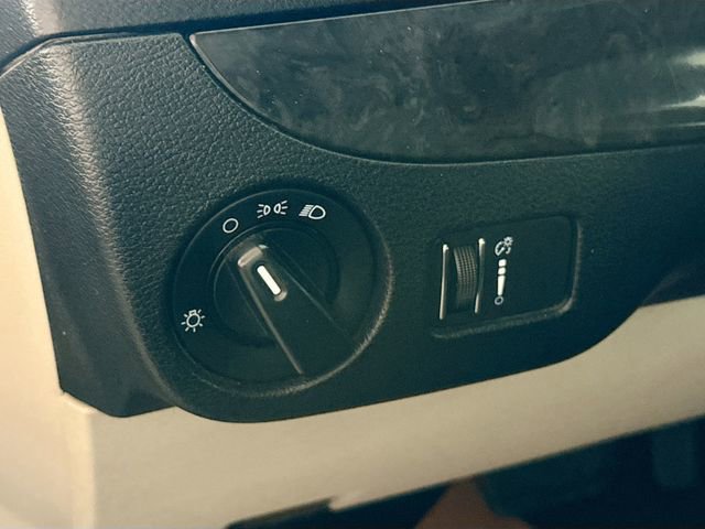 Used 2016 Dodge Grand Caravan American Value Package w/ UConnect Hands-Free Group image 11