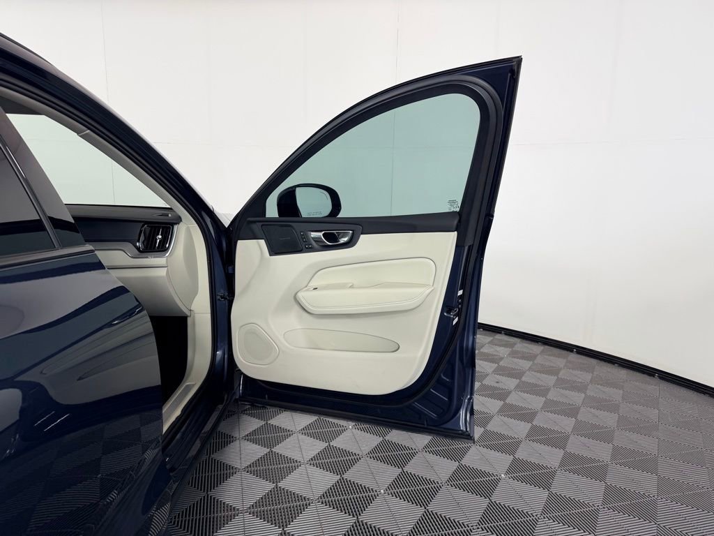 Used 2025 Volvo XC60 T8 Ultra w/ Protection Package Premier image 33