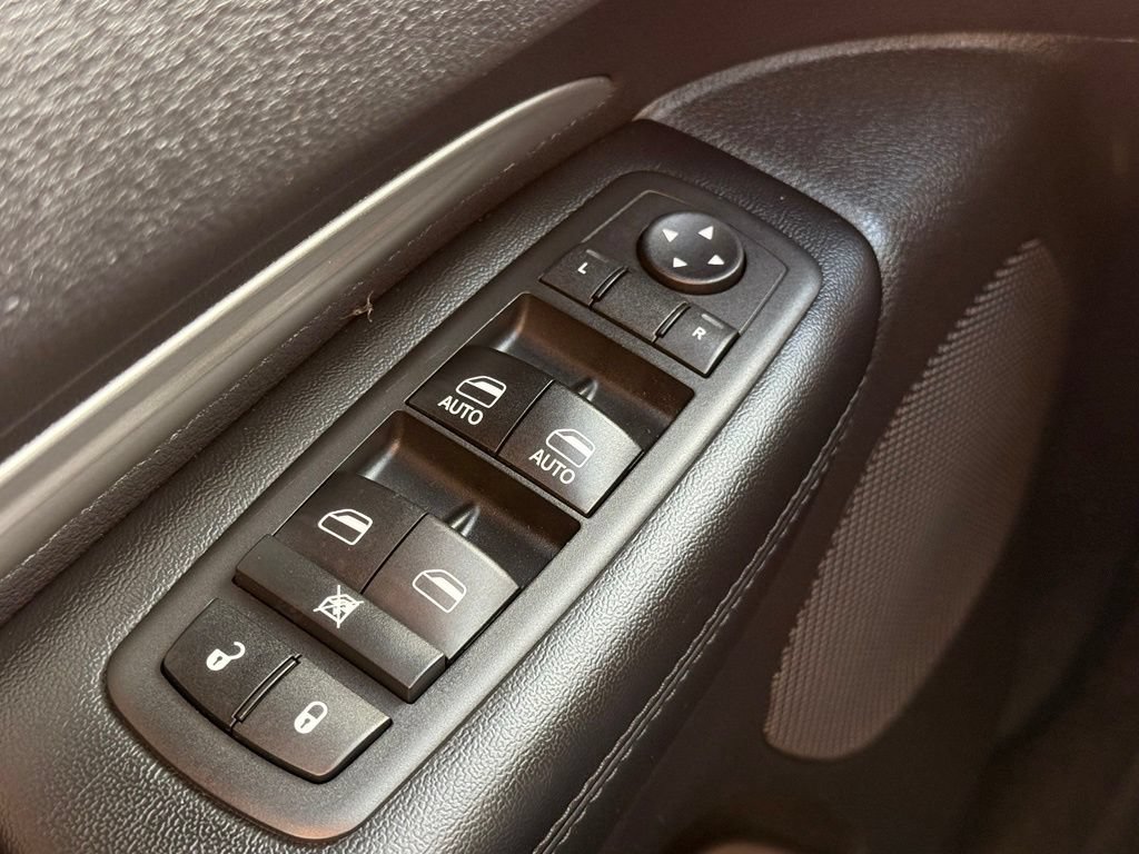 Used 2017 Dodge Durango SXT w/ Quick Order Package 23B AWD/4WD image 30
