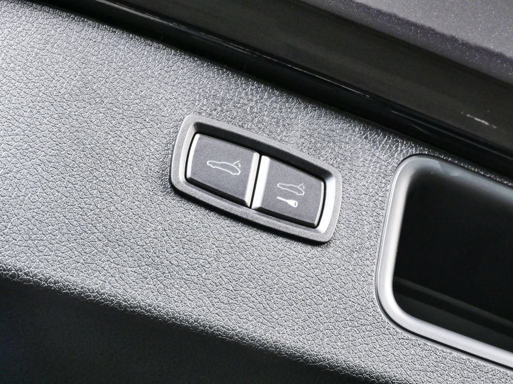 New 2026 Porsche Macan AWD/4WD image 32