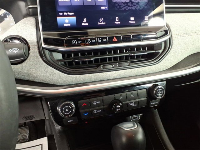 Used 2024 Jeep Compass Latitude image 19