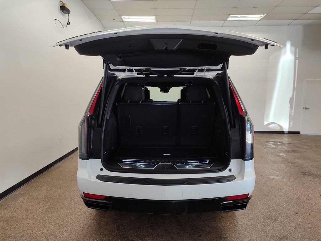Used 2023 Cadillac Escalade Sport Platinum w/ LPO, ONYX Package AWD/4WD image 5