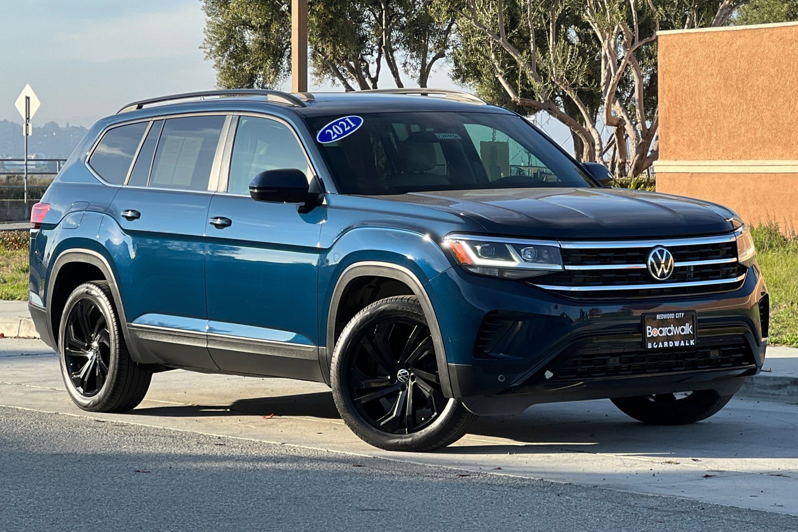 Used 2021 Volkswagen Atlas SE image 2