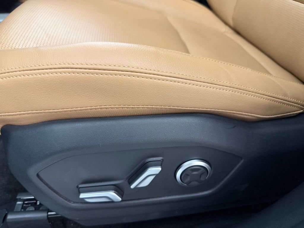 Used 2025 Hyundai Santa Fe Limited image 25