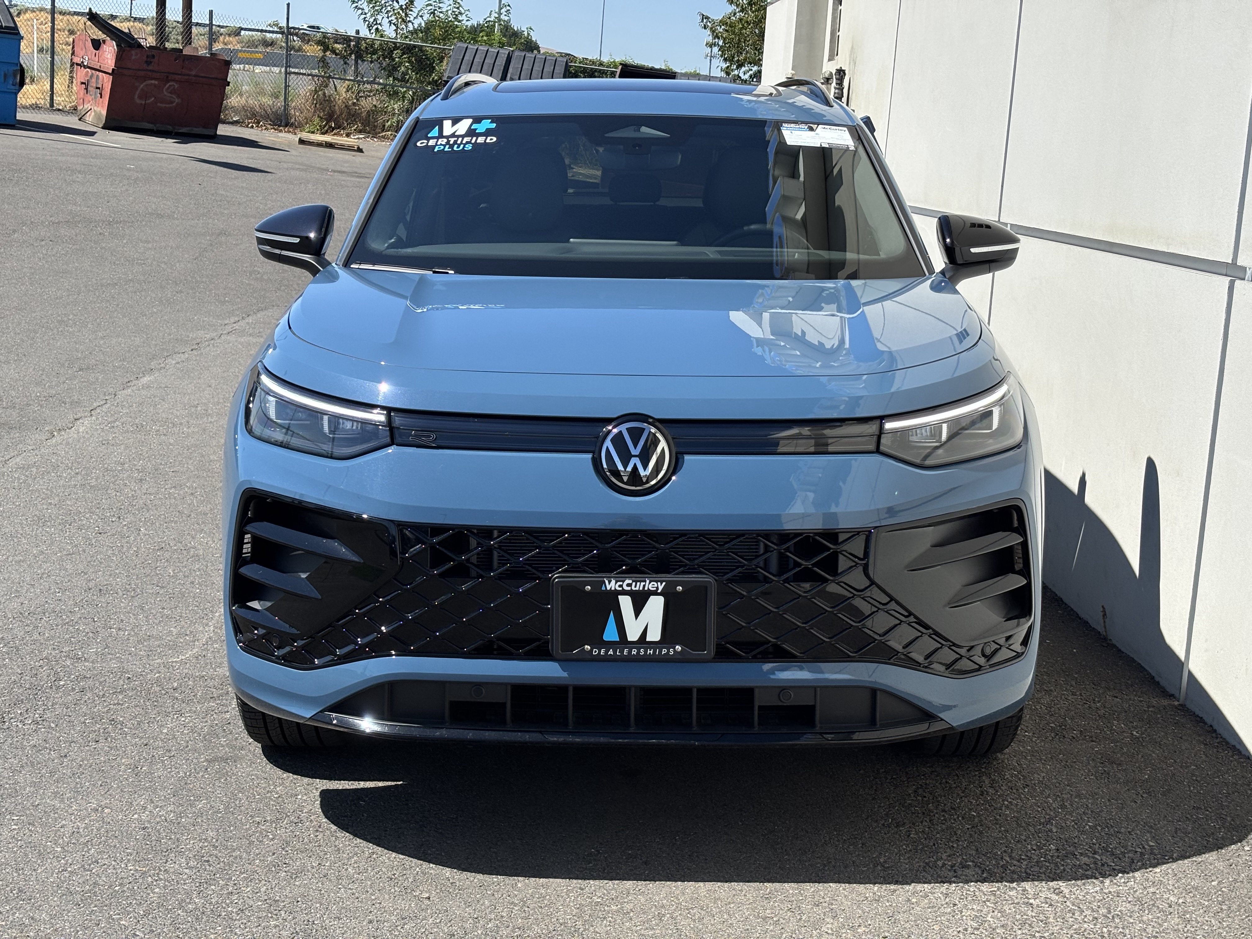 Used 2025 Volkswagen Tiguan SE R-Line AWD/4WD image 9