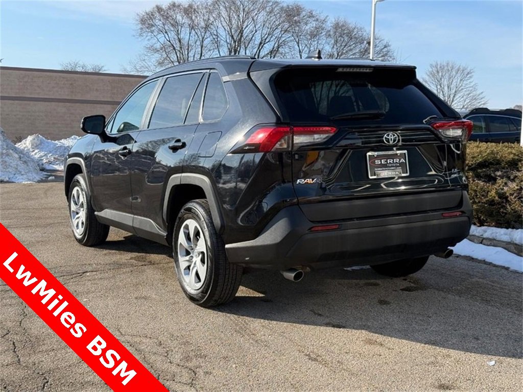 Used 2021 Toyota RAV4 LE image 5