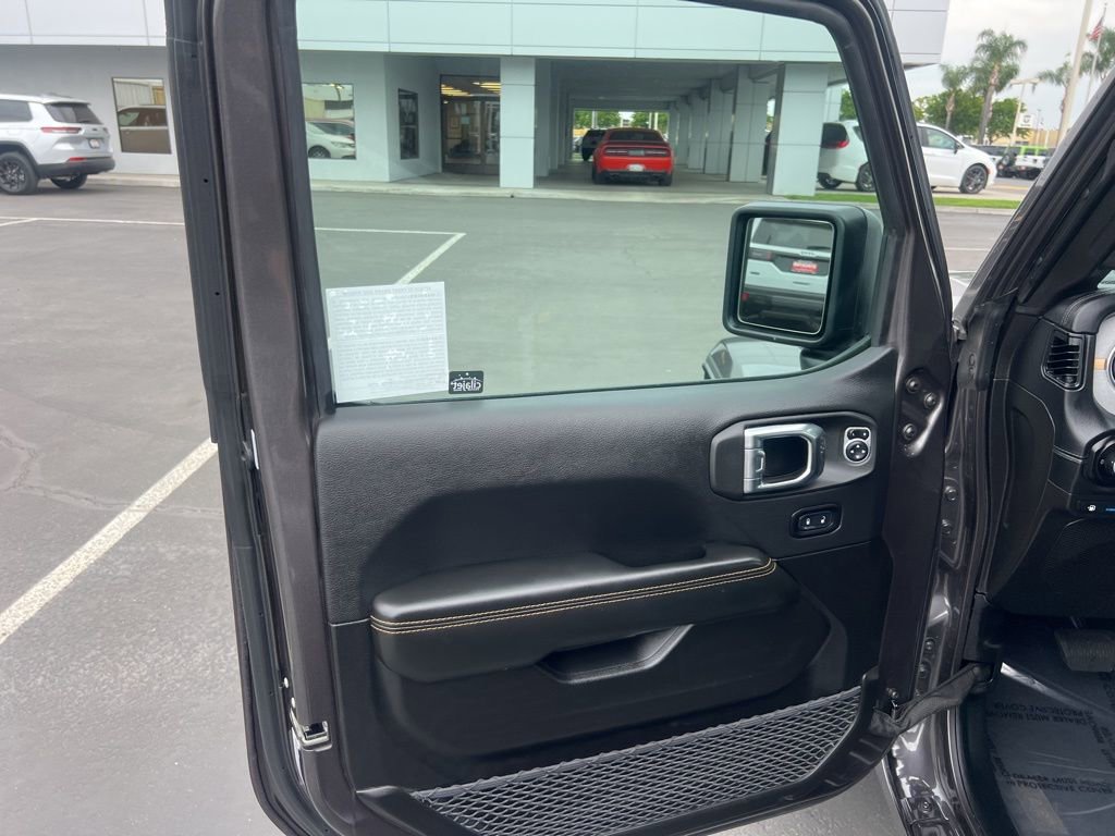 Used 2025 Jeep Wrangler Unlimited Sahara w/ Safety Group AWD/4WD image 19