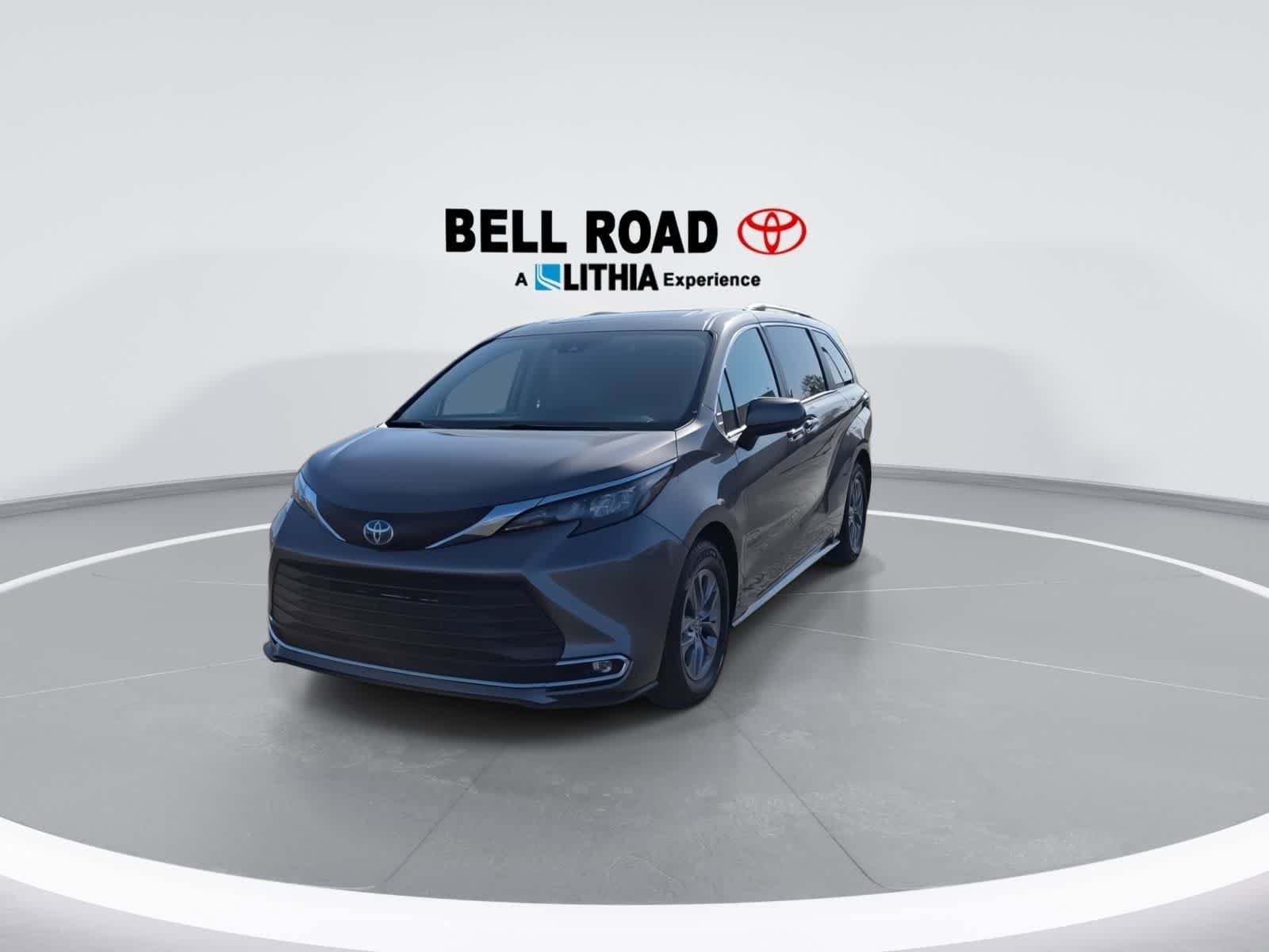 Certified 2024 Toyota Sienna XLE FWD image 3