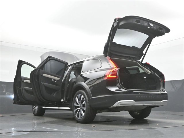 Certified 2024 Volvo V90 B6 Cross Country Plus image 56
