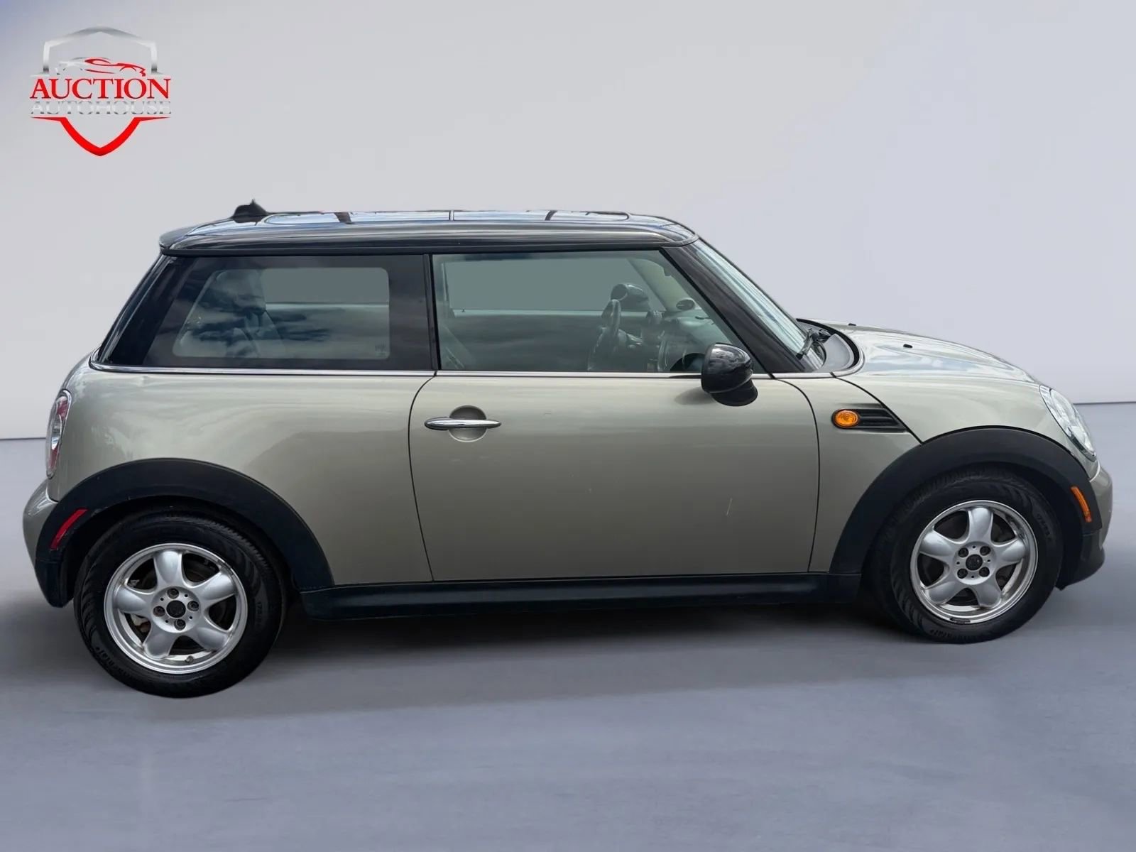 Used 2011 MINI Cooper Hardtop image 6