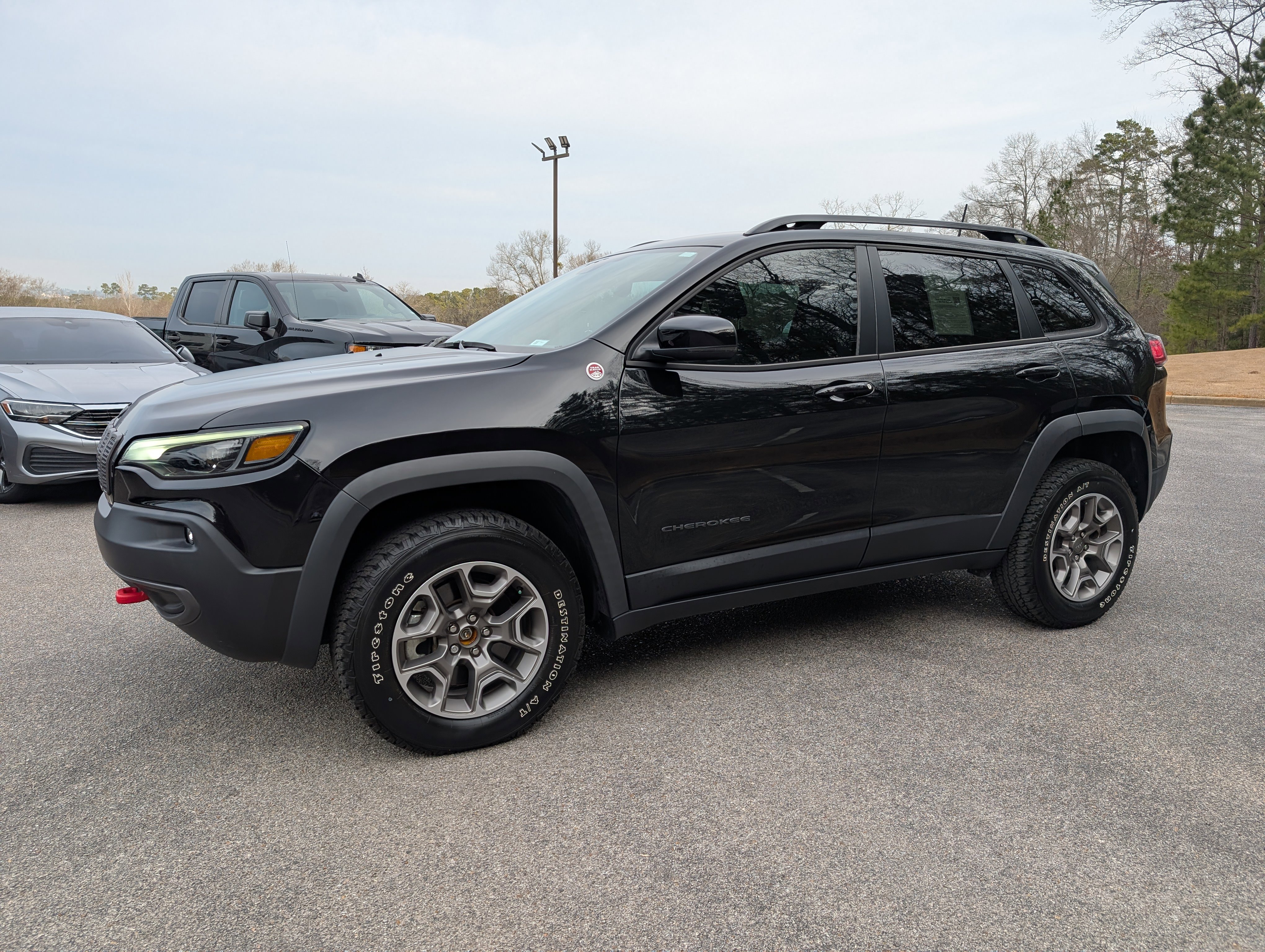 Used 2022 Jeep Cherokee Trailhawk image 5