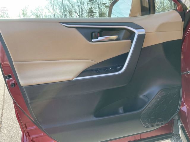 Used 2021 Toyota RAV4 XLE w/ Convenience Package image 18