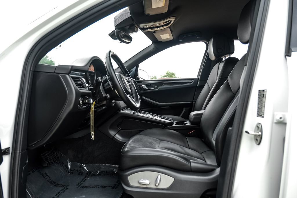 Used 2018 Porsche Macan AWD/4WD image 4