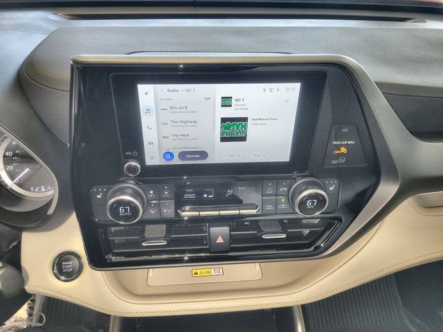 Used 2023 Toyota Highlander XLE image 16
