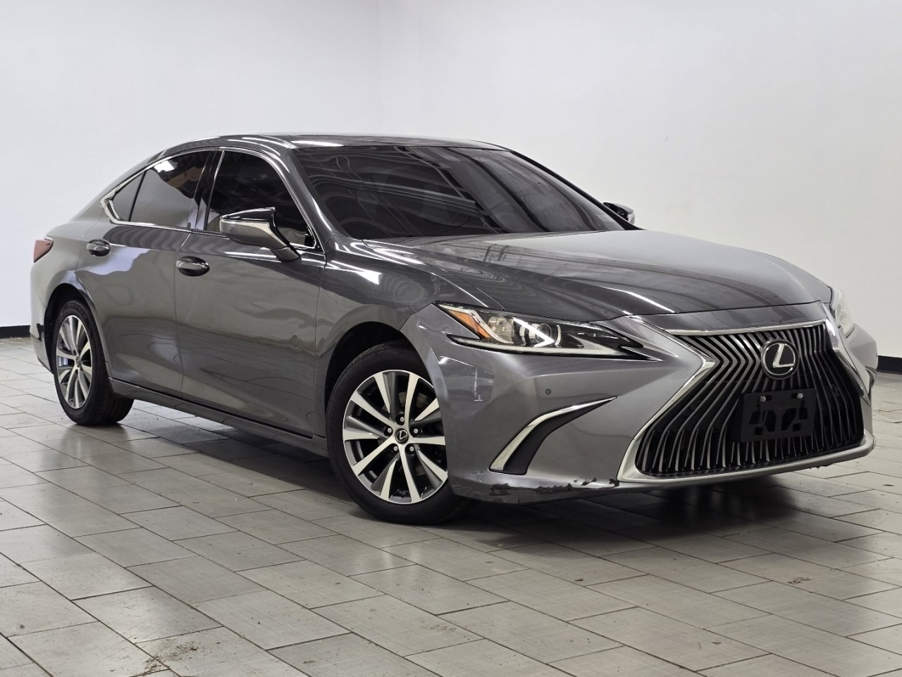 Used 2021 Lexus ES 350 w/ Premium Package image 2
