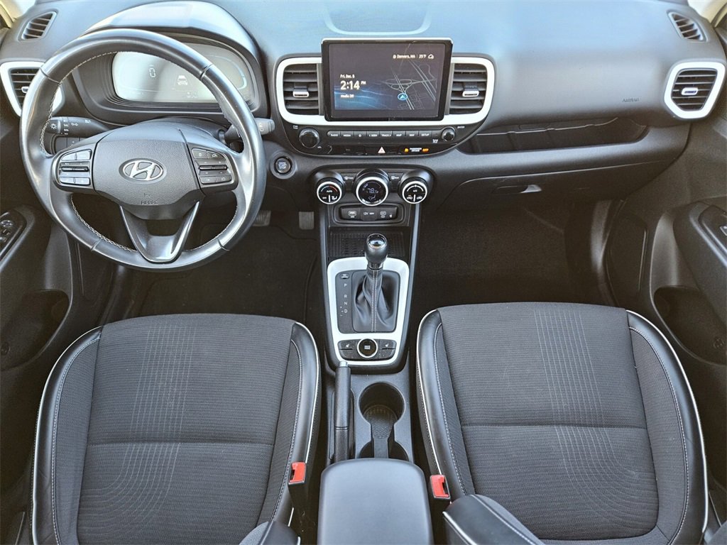 Used 2023 Hyundai Venue Limited image 9