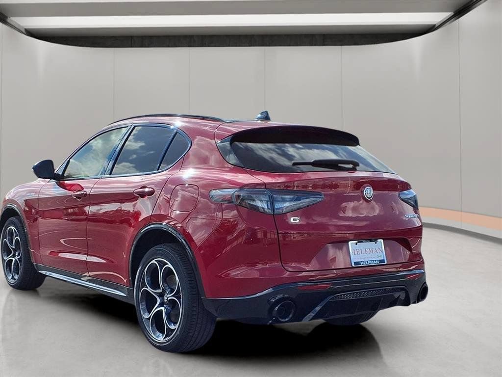 New 2025 Alfa Romeo Stelvio Sprint w/ Veloce Package AWD/4WD image 4