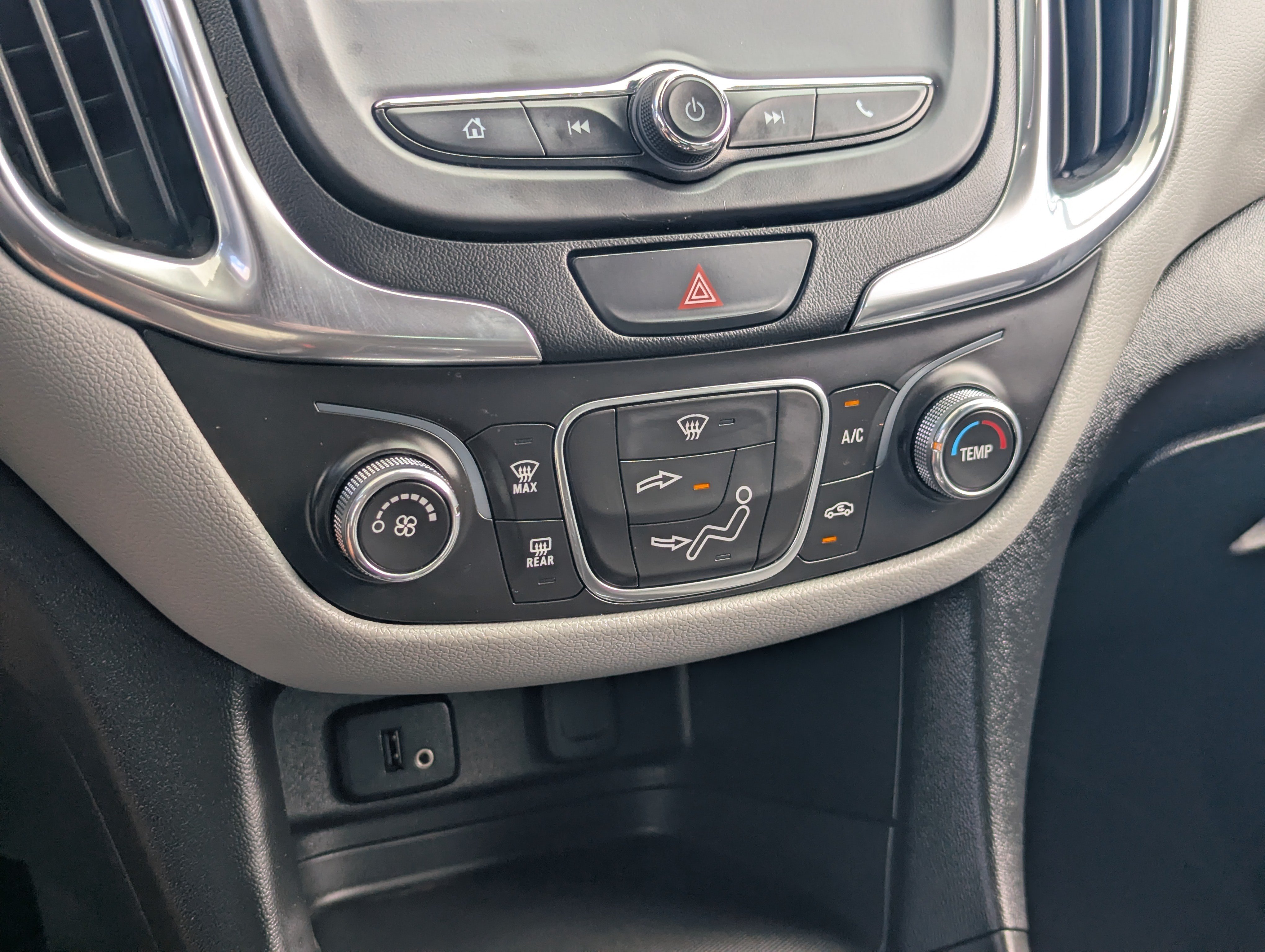Used 2018 Chevrolet Equinox LS FWD image 26