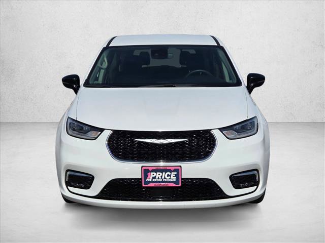 Used 2024 Chrysler Pacifica Touring-L video 2