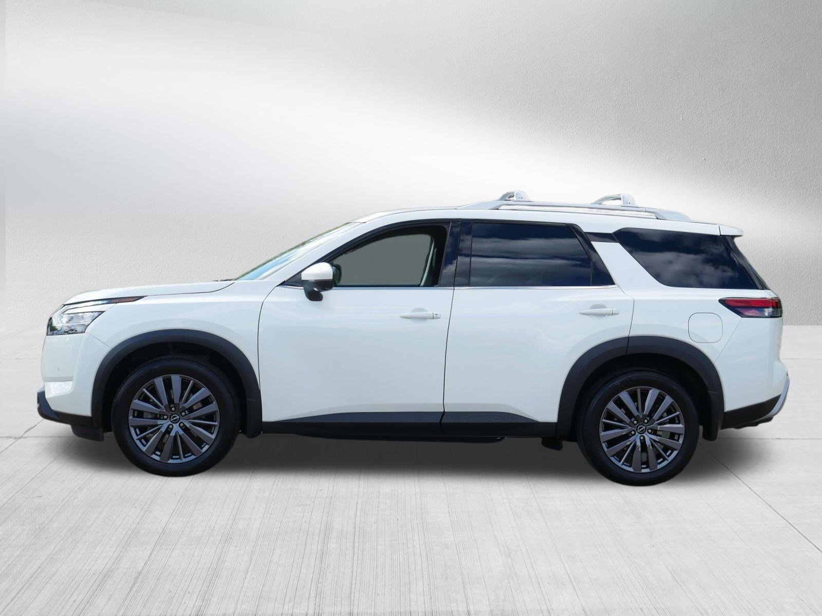 Certified 2023 Nissan Pathfinder SL w/ SL Premium Package AWD/4WD image 4