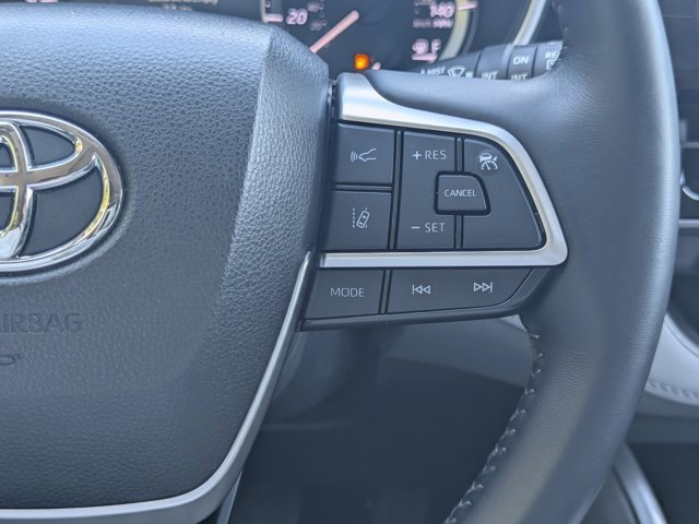 Used 2023 Toyota Highlander XLE image 23