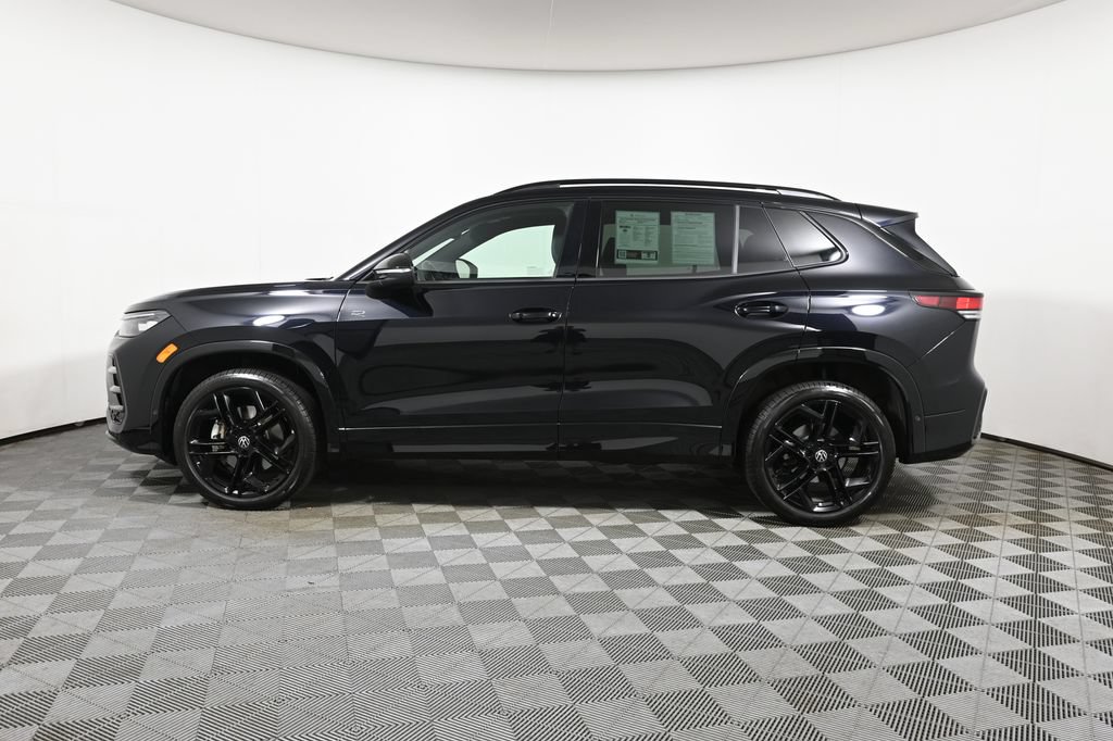 Used 2025 Volkswagen Tiguan SE R-Line AWD/4WD image 2