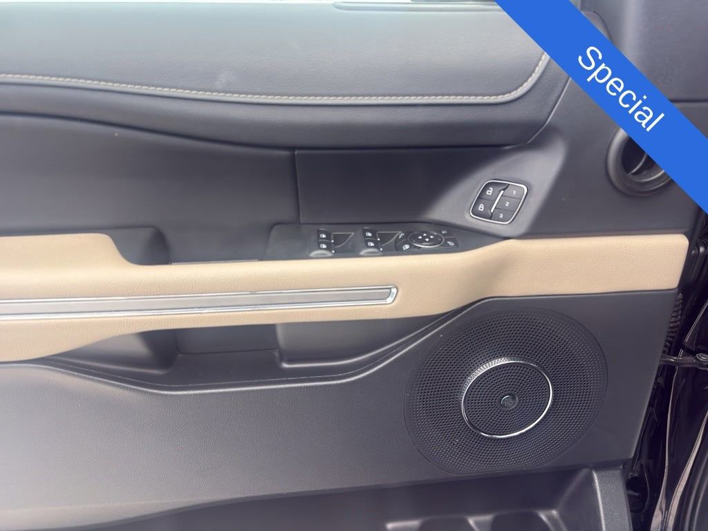 Used 2024 Ford Expedition Limited image 18