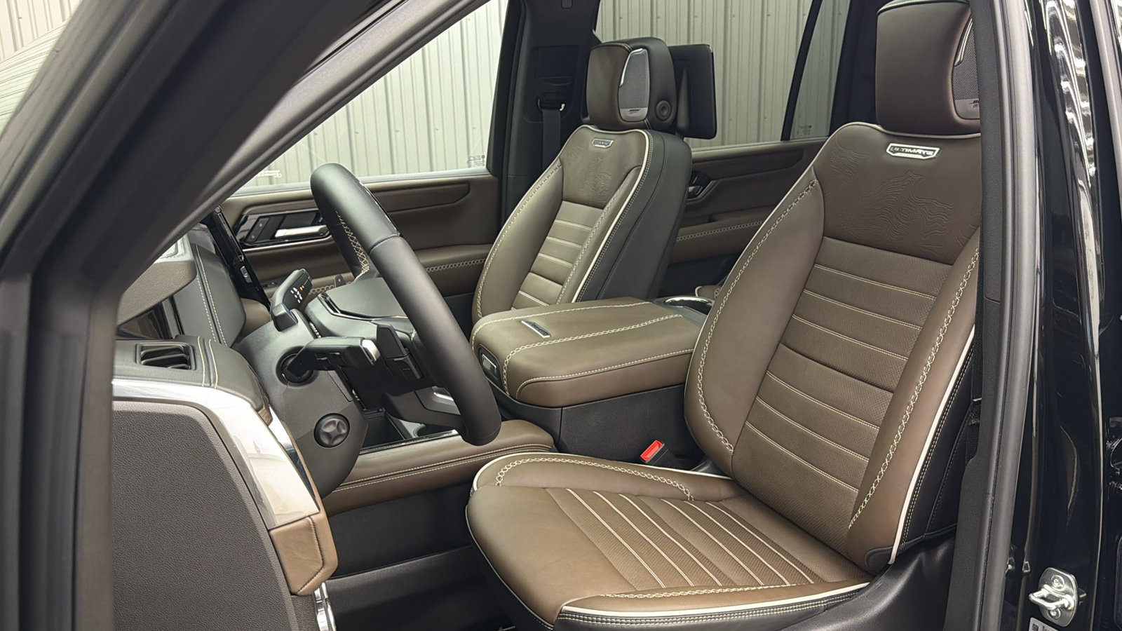 Used 2026 GMC Yukon XL Denali Ultimate w/ LPO, Floor Liner Package AWD/4WD image 31