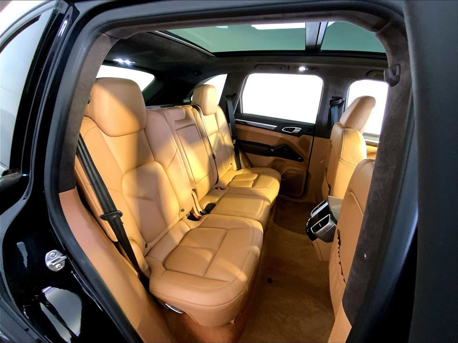 Used 2015 Porsche Cayenne Turbo AWD/4WD image 23