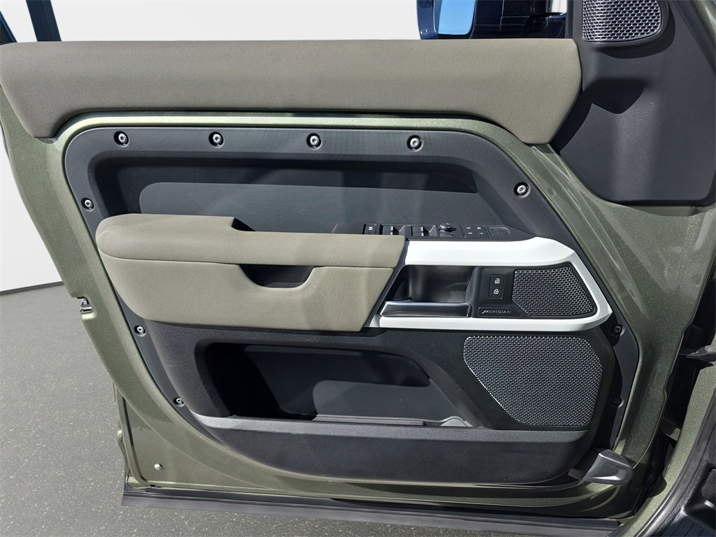 Used 2021 Land Rover Defender 110 SE image 30