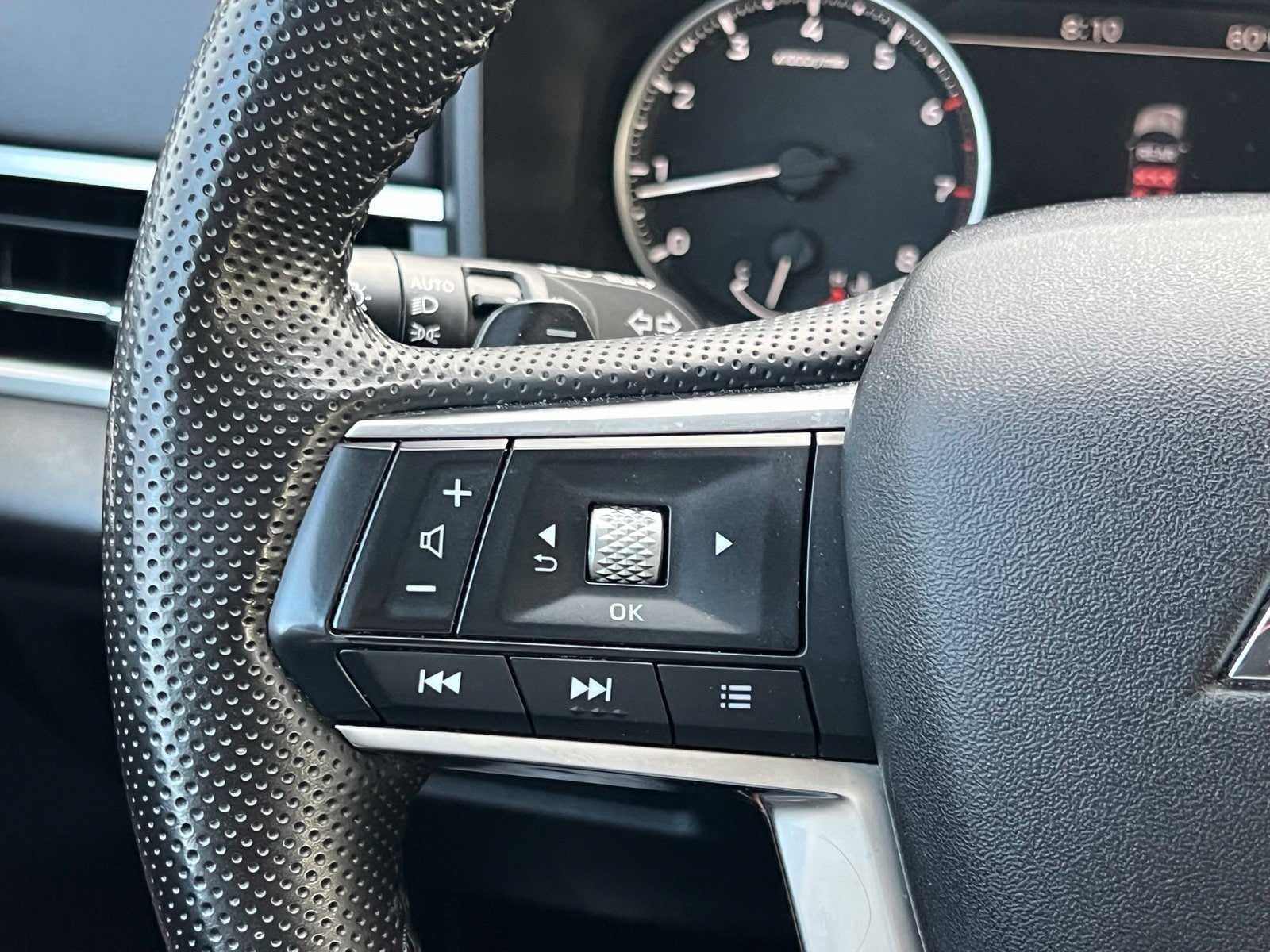 Used 2025 Mitsubishi Outlander SE FWD image 30