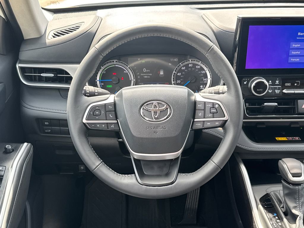 Used 2026 Toyota Highlander XLE image 14