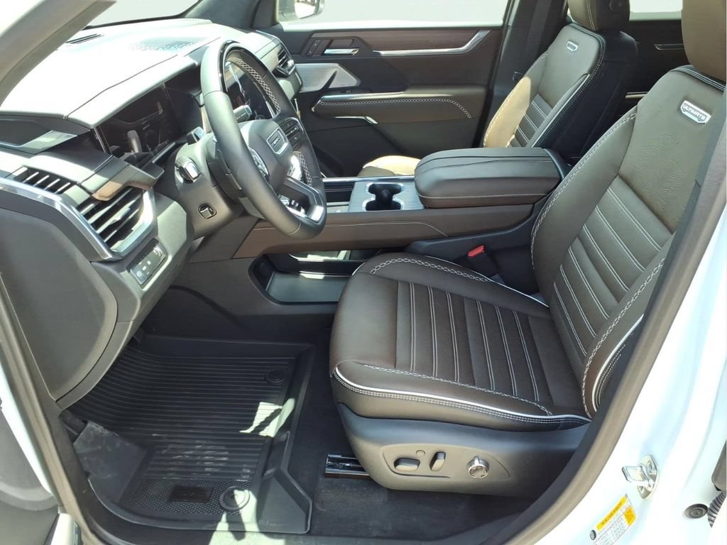 New 2026 GMC Acadia Denali Ultimate w/ LPO, Floor Liner Package FWD image 18