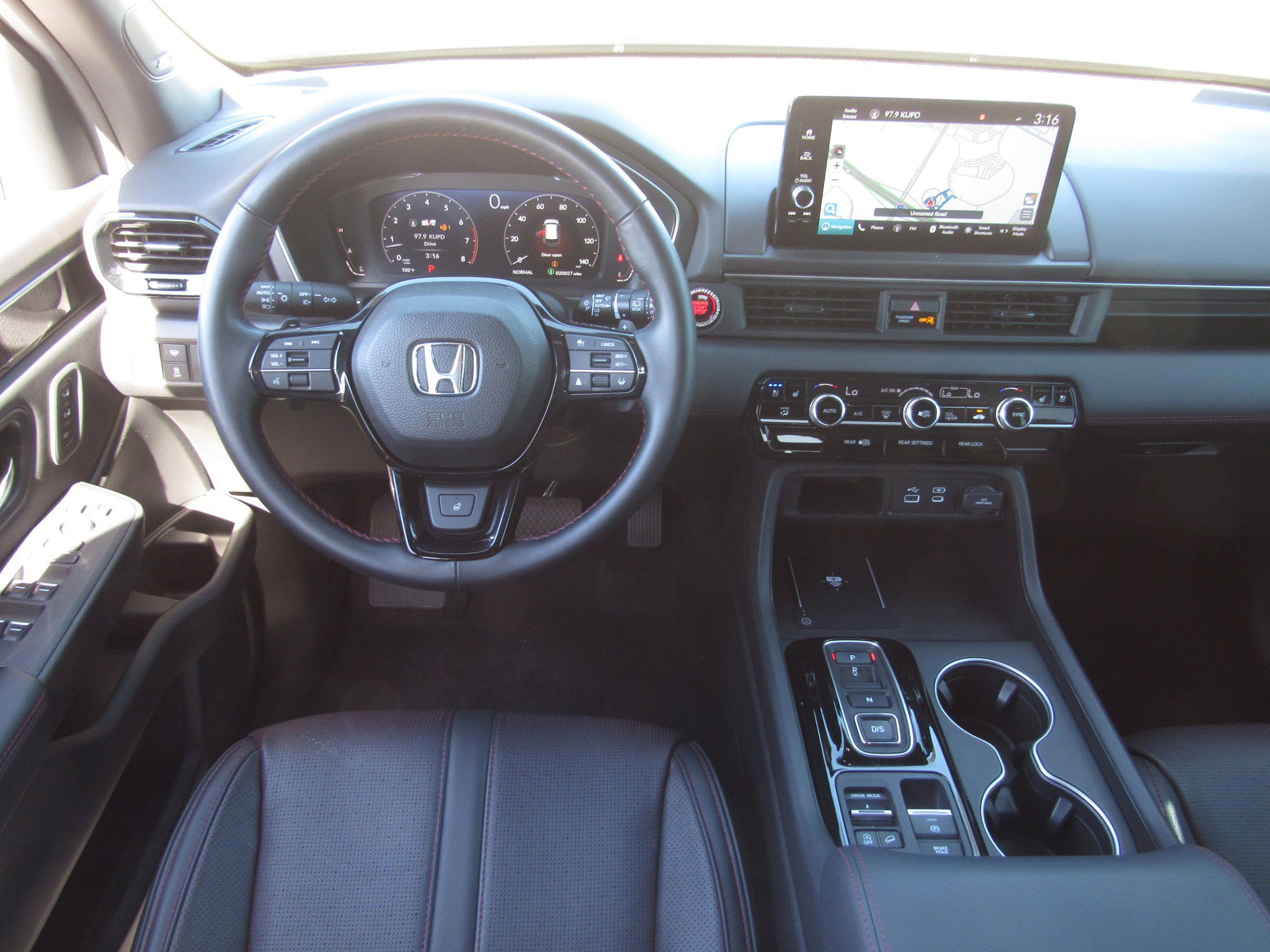 Used 2025 Honda Pilot Black Edition image 18