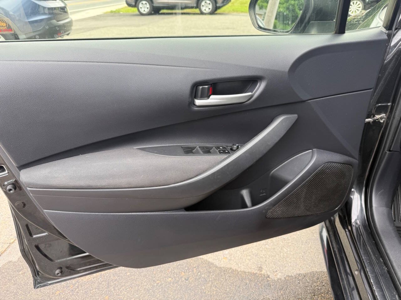 Used 2020 Toyota Corolla LE FWD image 17
