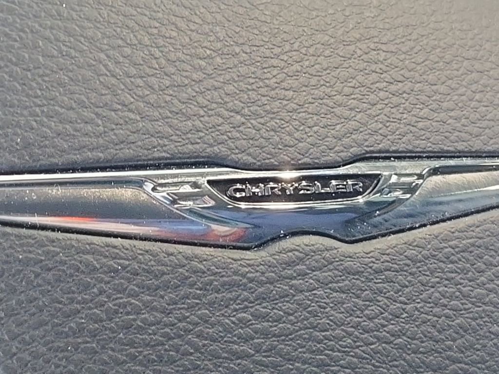 Used 2024 Chrysler Pacifica Touring-L image 34