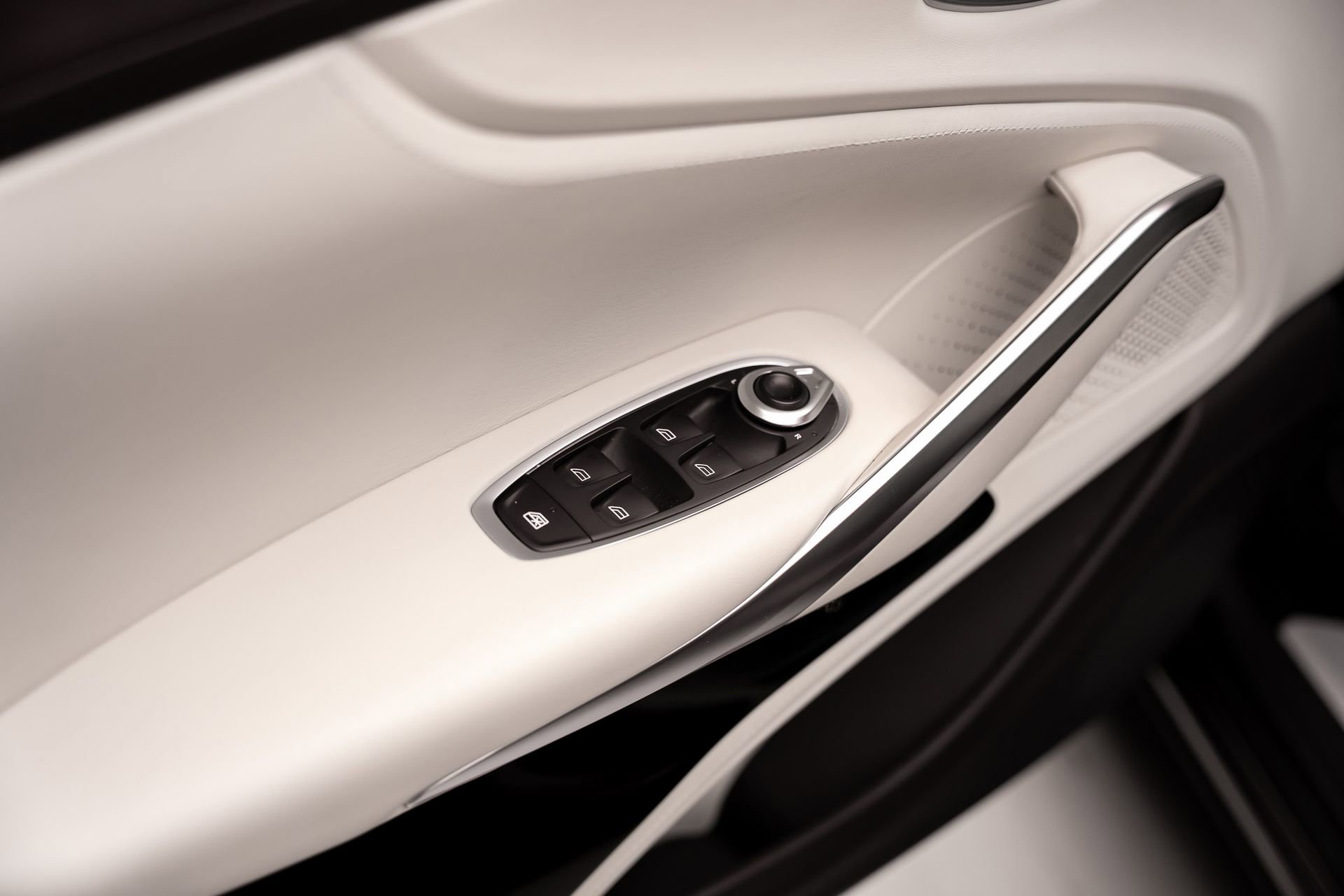 Used 2023 Aston Martin DBX AWD/4WD image 53