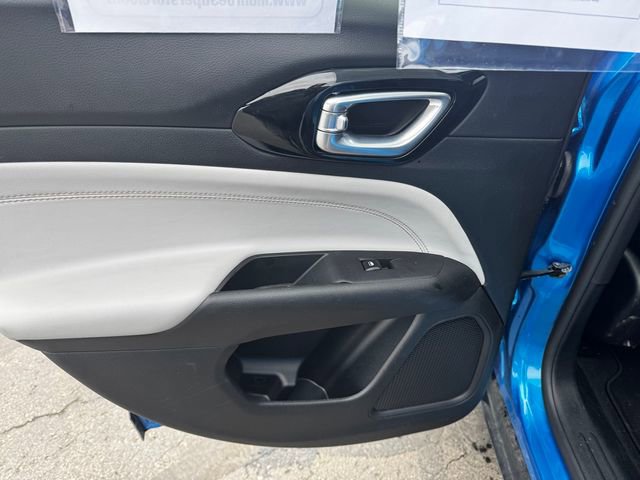 Certified 2025 Jeep Compass Limited image 19