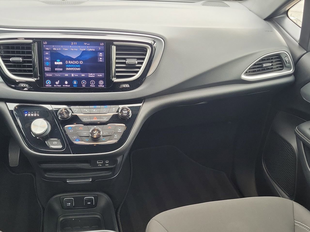 Used 2020 Chrysler Pacifica Touring w/ Advanced Safetytec Group image 17