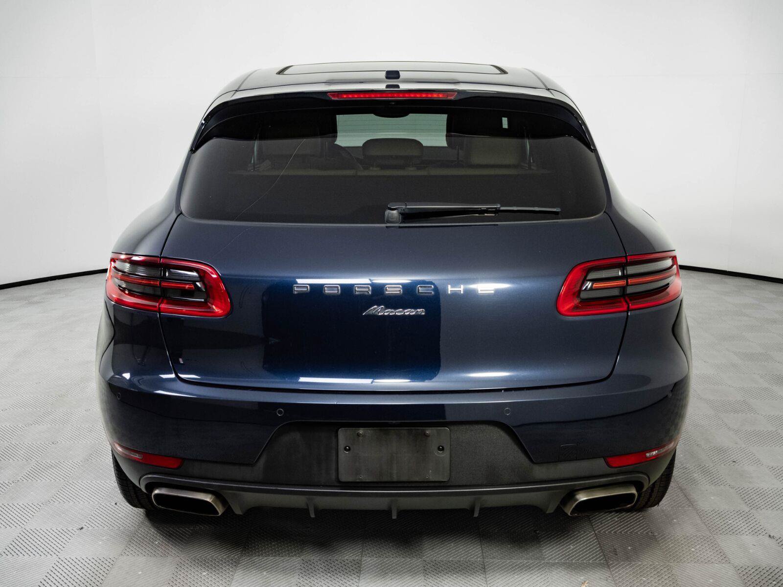 Used 2018 Porsche Macan AWD/4WD image 27