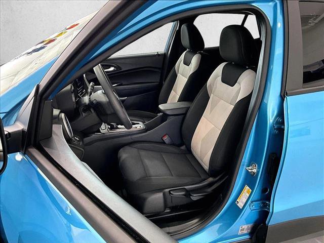 Used 2025 Chevrolet Trax LS FWD image 27
