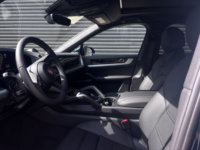 New 2026 Porsche Cayenne Coupe AWD/4WD image 4