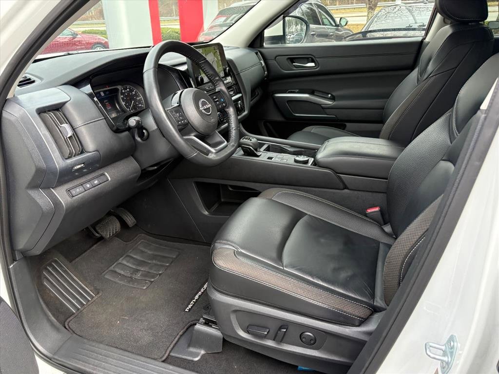 Certified 2024 Nissan Pathfinder SL image 18