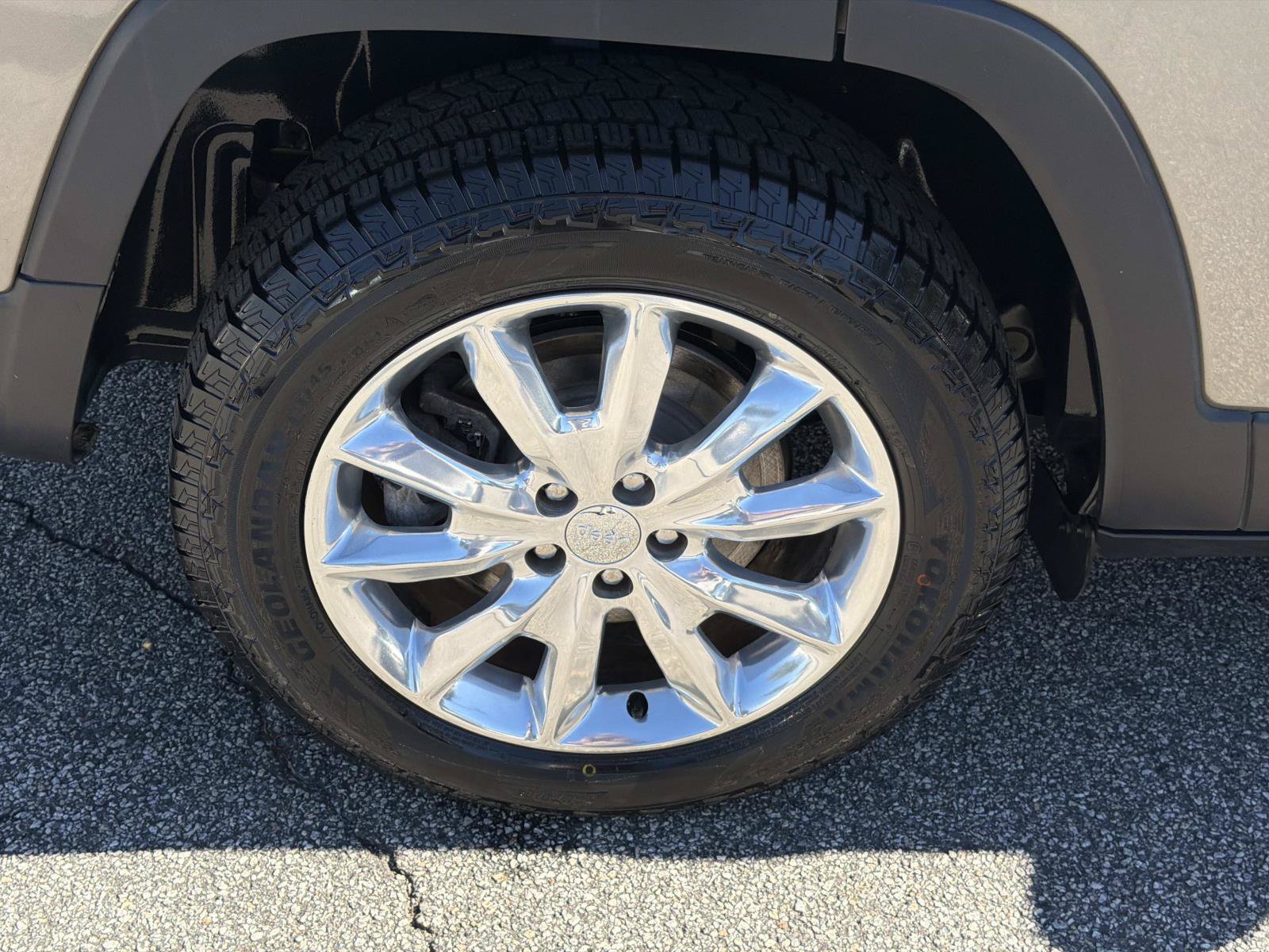 Used 2017 Jeep Cherokee Limited AWD/4WD image 18