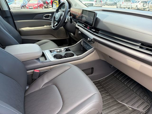 New 2026 Kia Carnival EX FWD image 21
