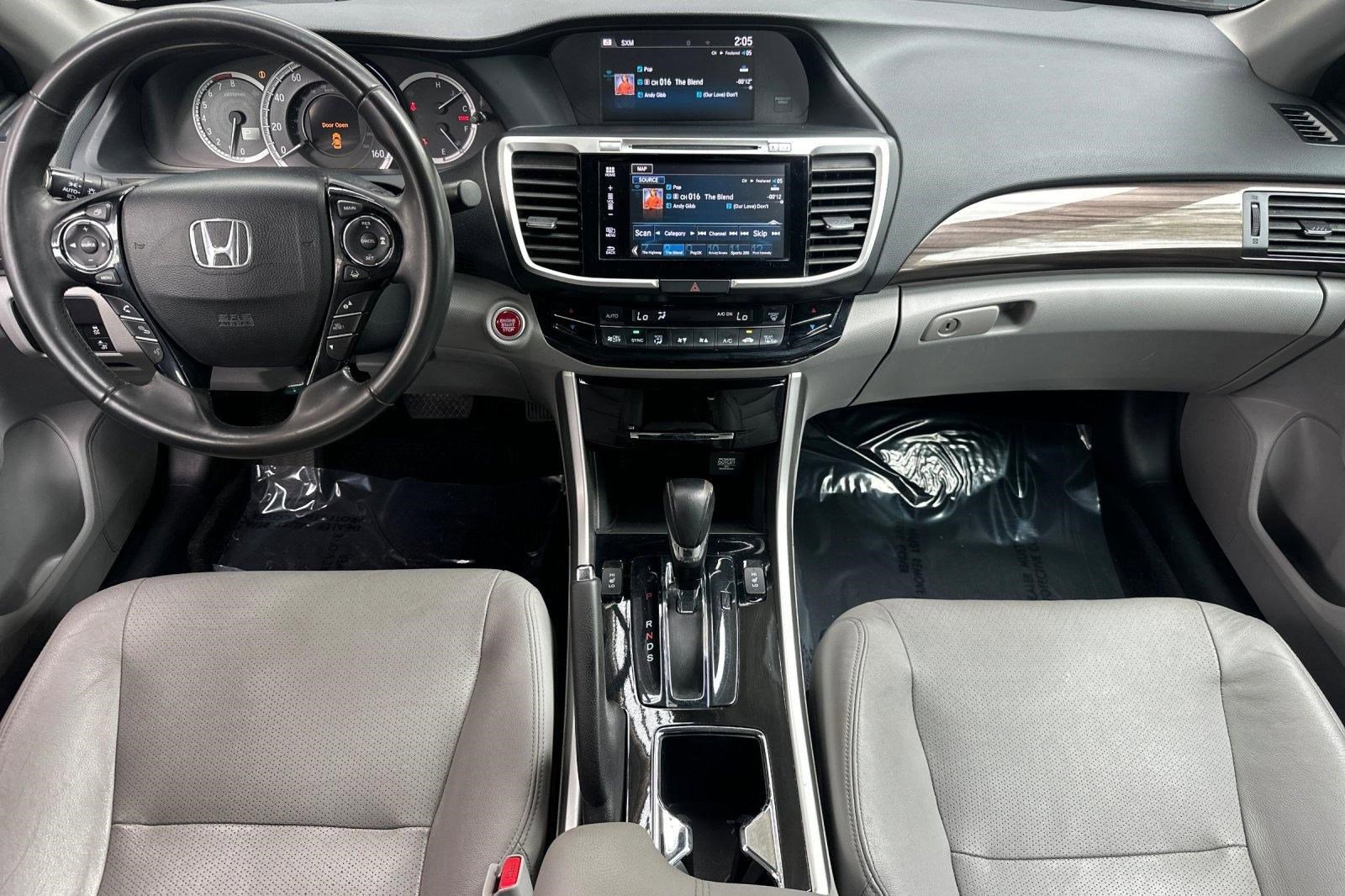 Used 2017 Honda Accord Touring image 17