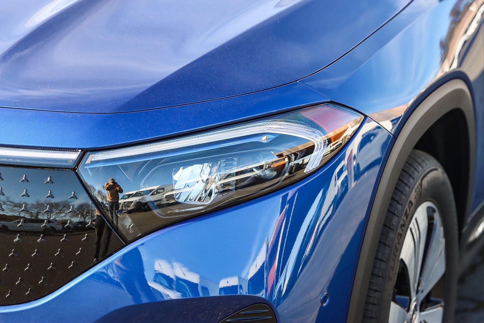 Used 2024 Mercedes-Benz EQB 300 4MATIC image 7