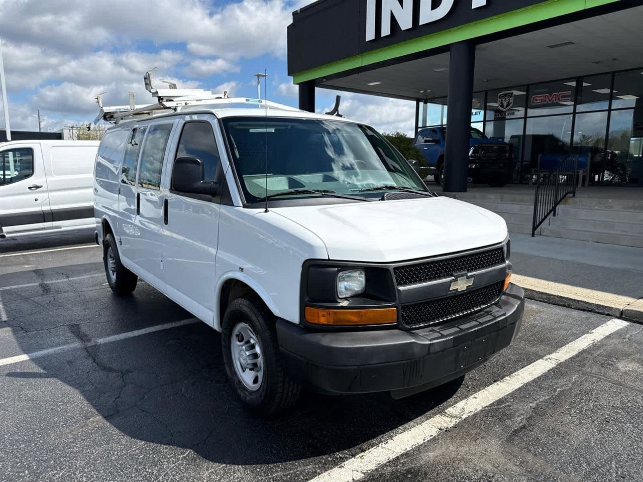 Used 2015 Chevrolet Express 2500 image 2