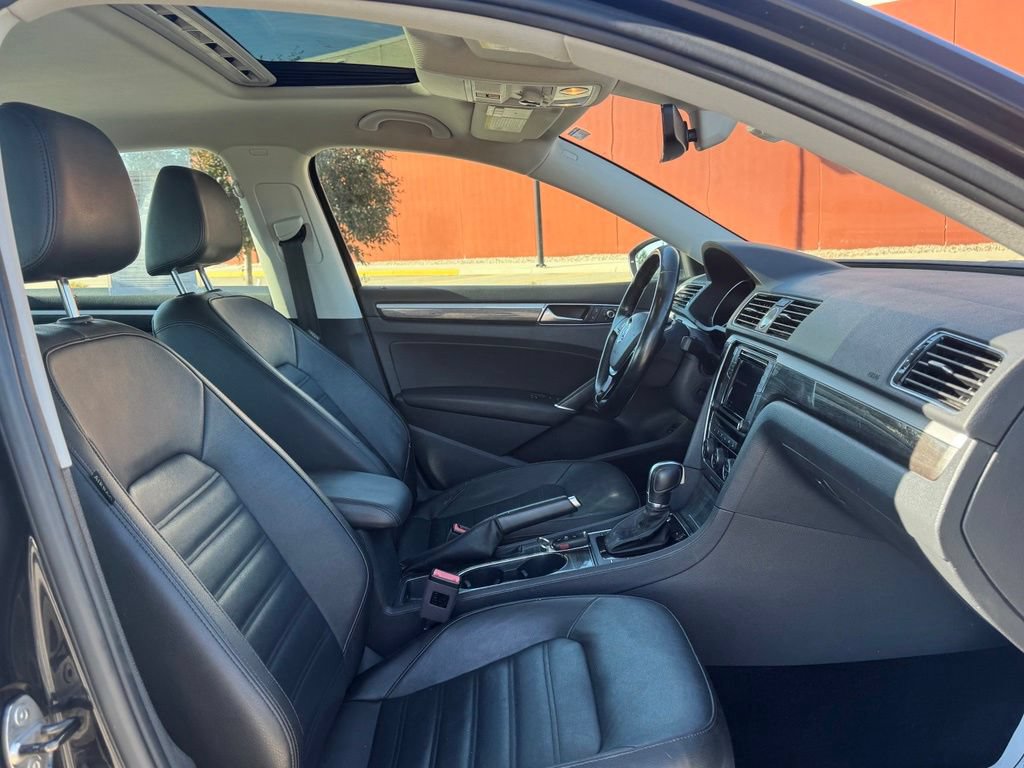 Used 2017 Volkswagen Passat 1.8T SEL Premium FWD image 25